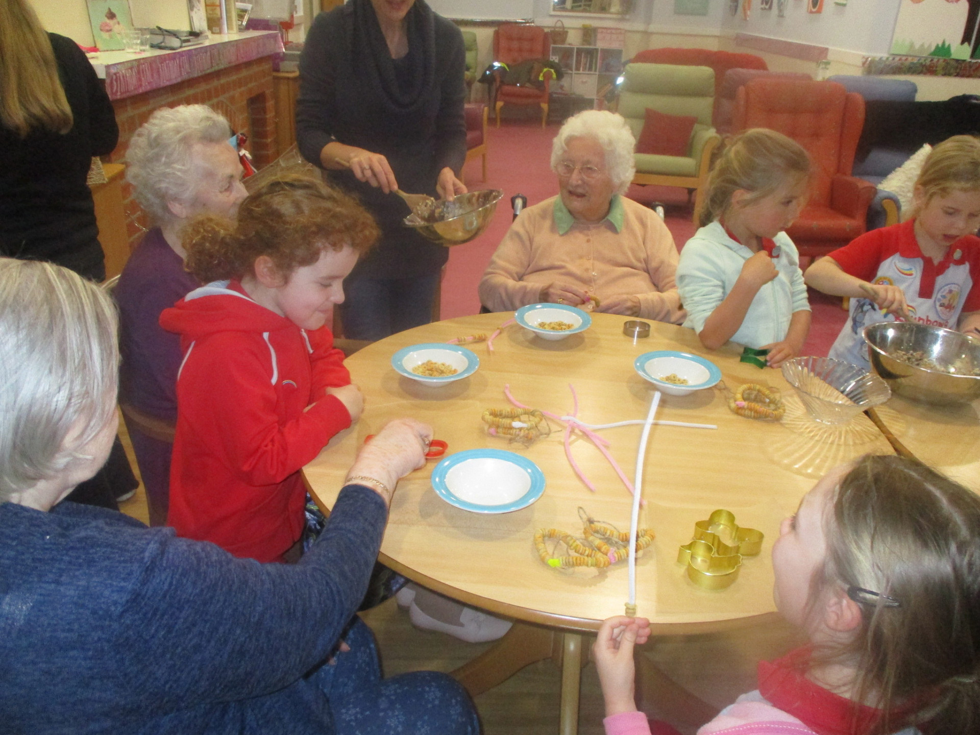 Eagle-eyed Rainbows join Tiltwood for the Big Garden Birdwatch